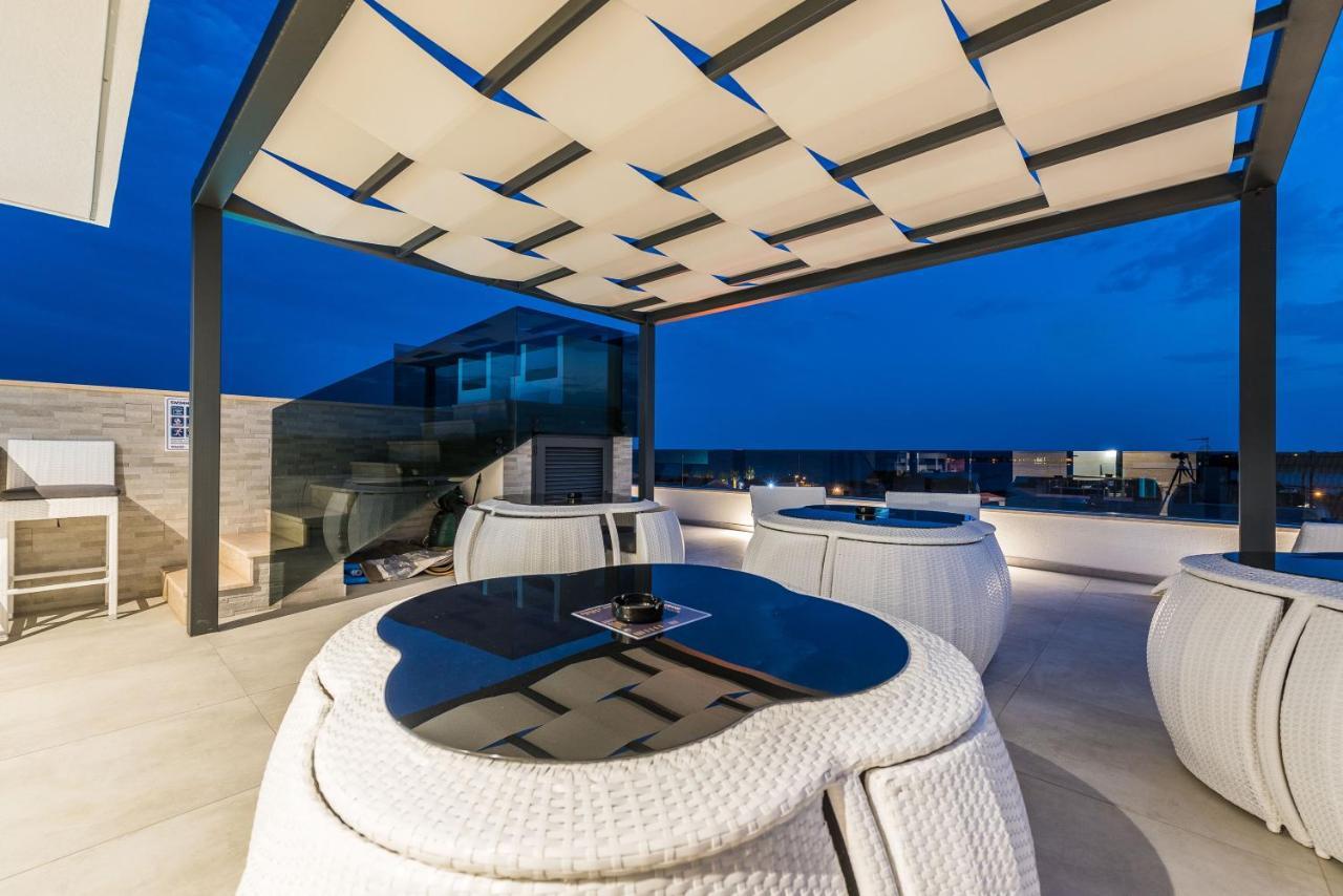Grandpalazzo With Rooftop Swimming Pool
