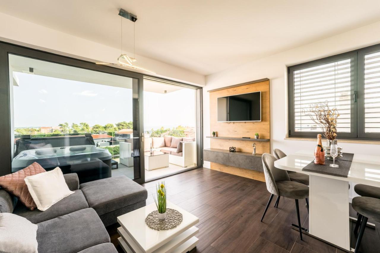 Apartman Grandpalazzo With Rooftop Swimming Pool Vir