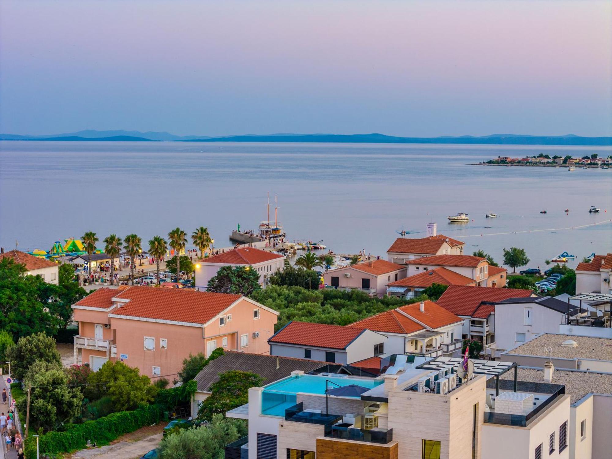 Grandpalazzo With Rooftop Swimming Pool Apartman