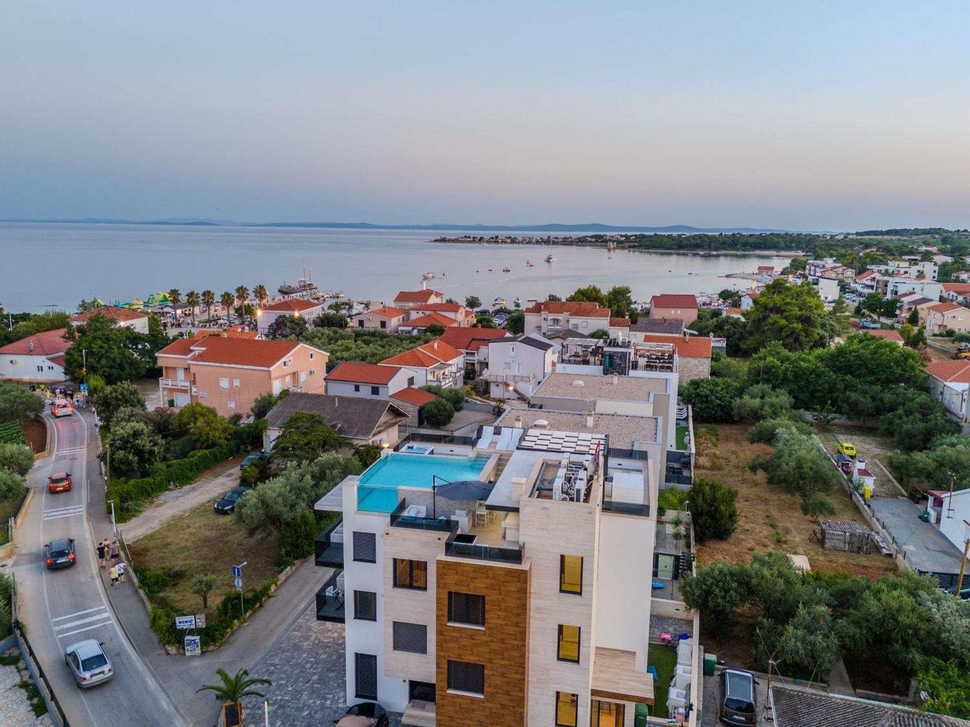 Grandpalazzo With Rooftop Swimming Pool Vir