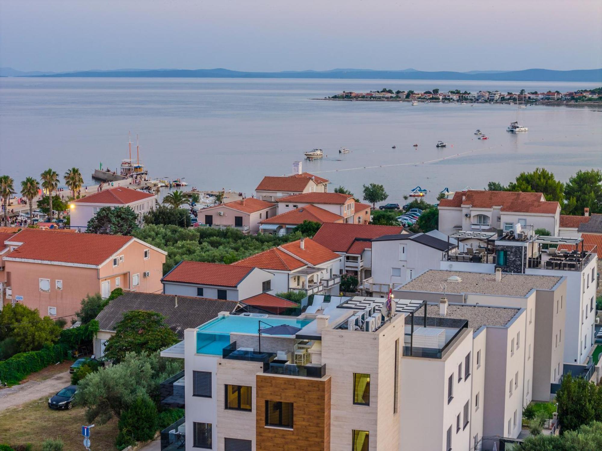 Grandpalazzo With Rooftop Swimming Pool Apartman Vir