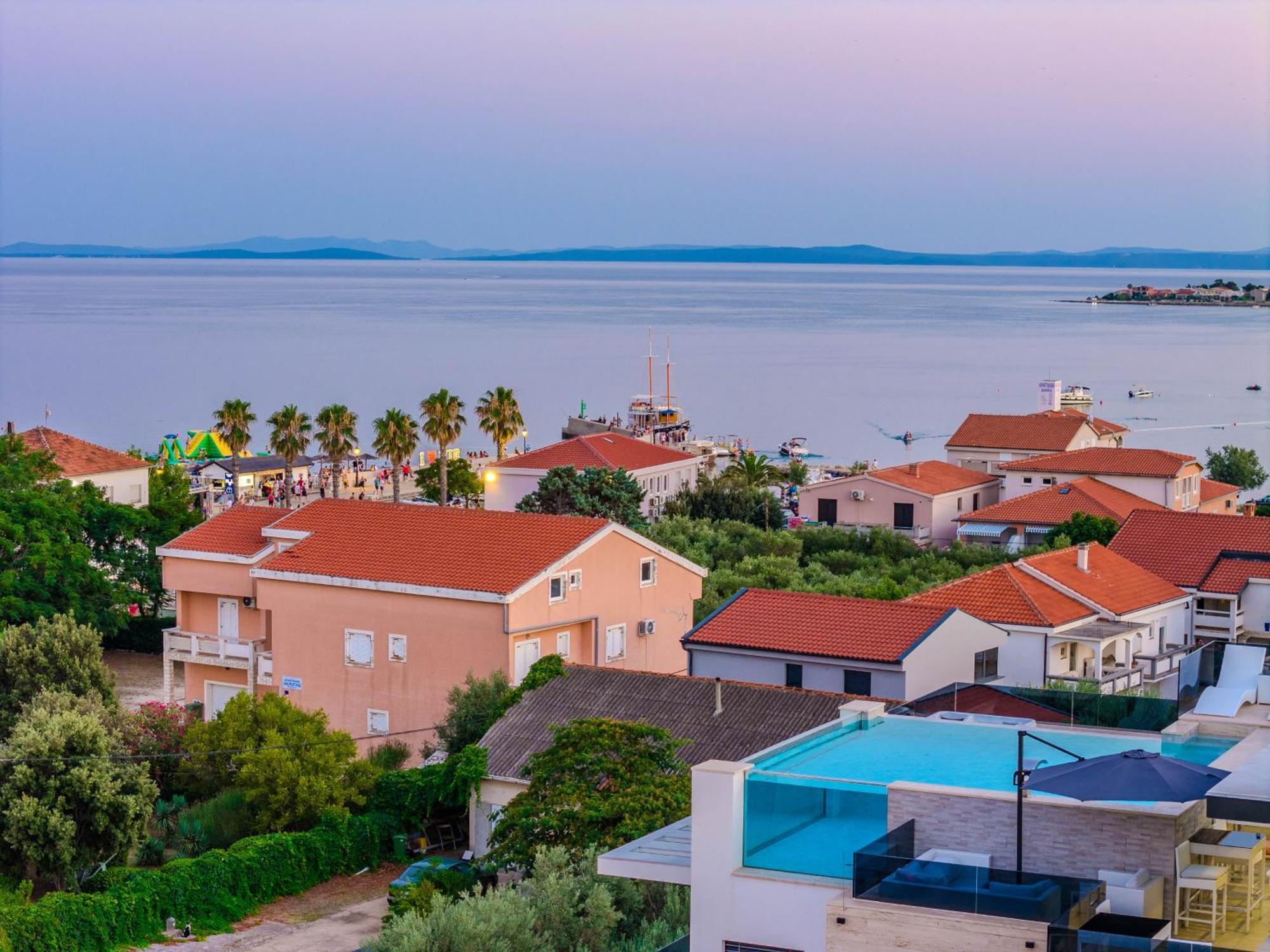 Grandpalazzo With Rooftop Swimming Pool Apartman
