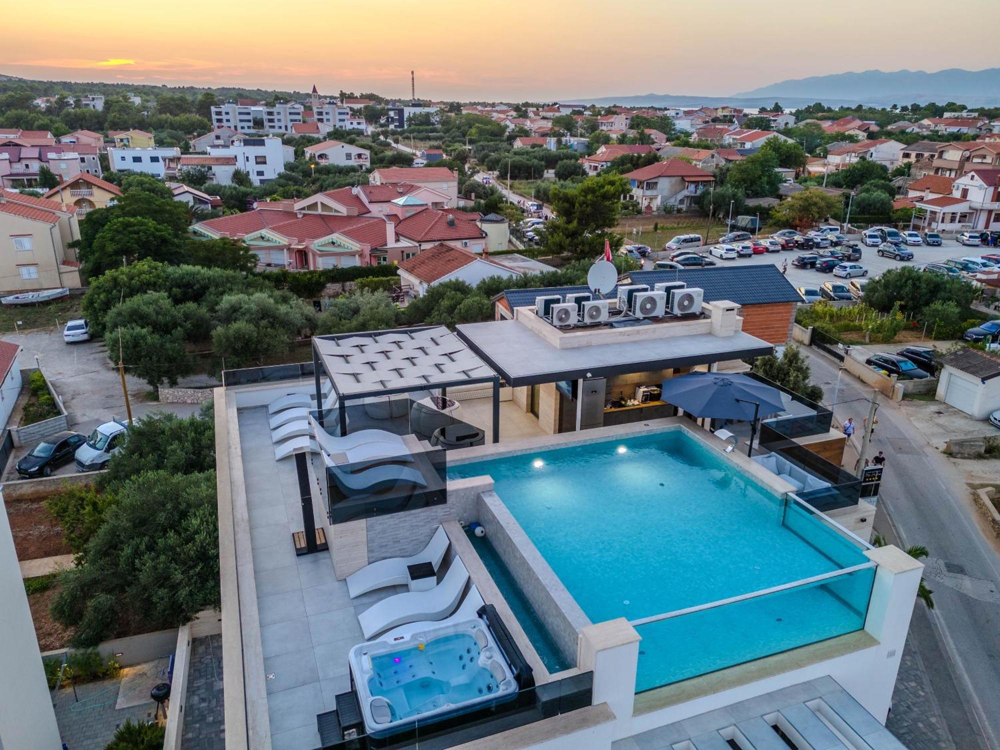 Apartman Grandpalazzo With Rooftop Swimming Pool Vir