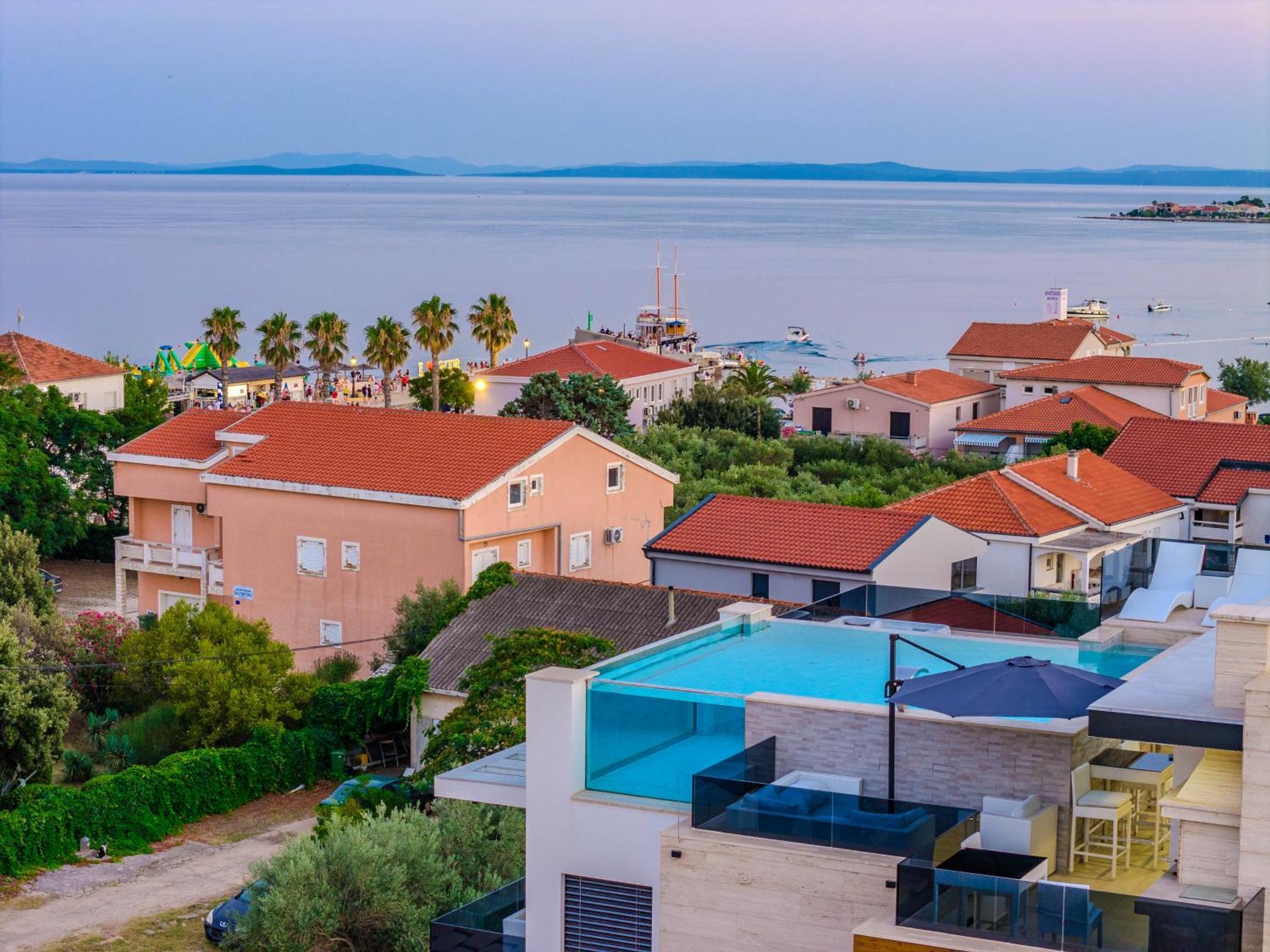 Grandpalazzo With Rooftop Swimming Pool *