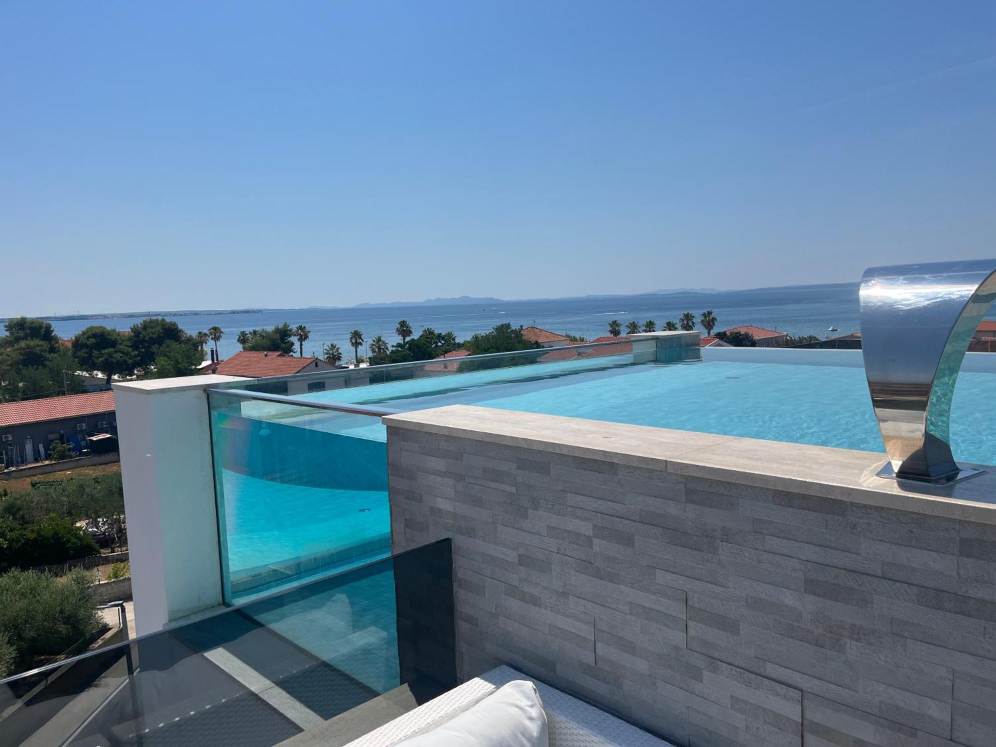 Grandpalazzo With Rooftop Swimming Pool