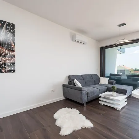 Grandpalazzo Apartments Vir Exterior photo