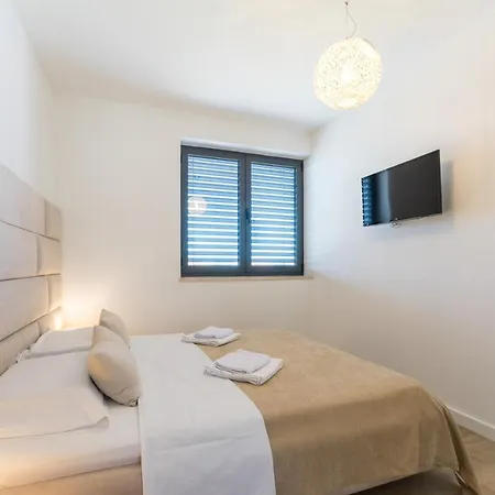 Grandpalazzo Apartments Vir Exterior photo
